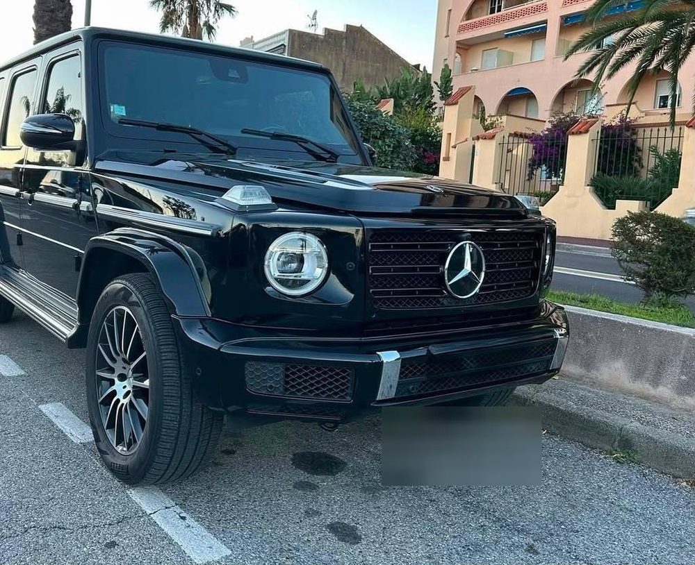Mercedes-Benz G500 AMG Line — photograph 2