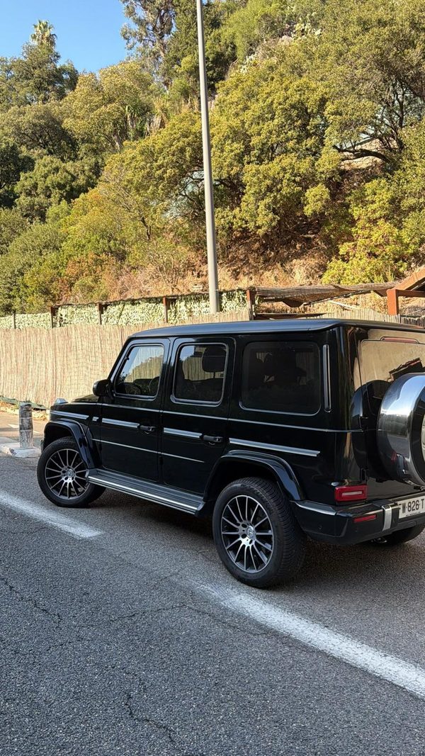 Mercedes-Benz G500 AMG Line — photograph 4