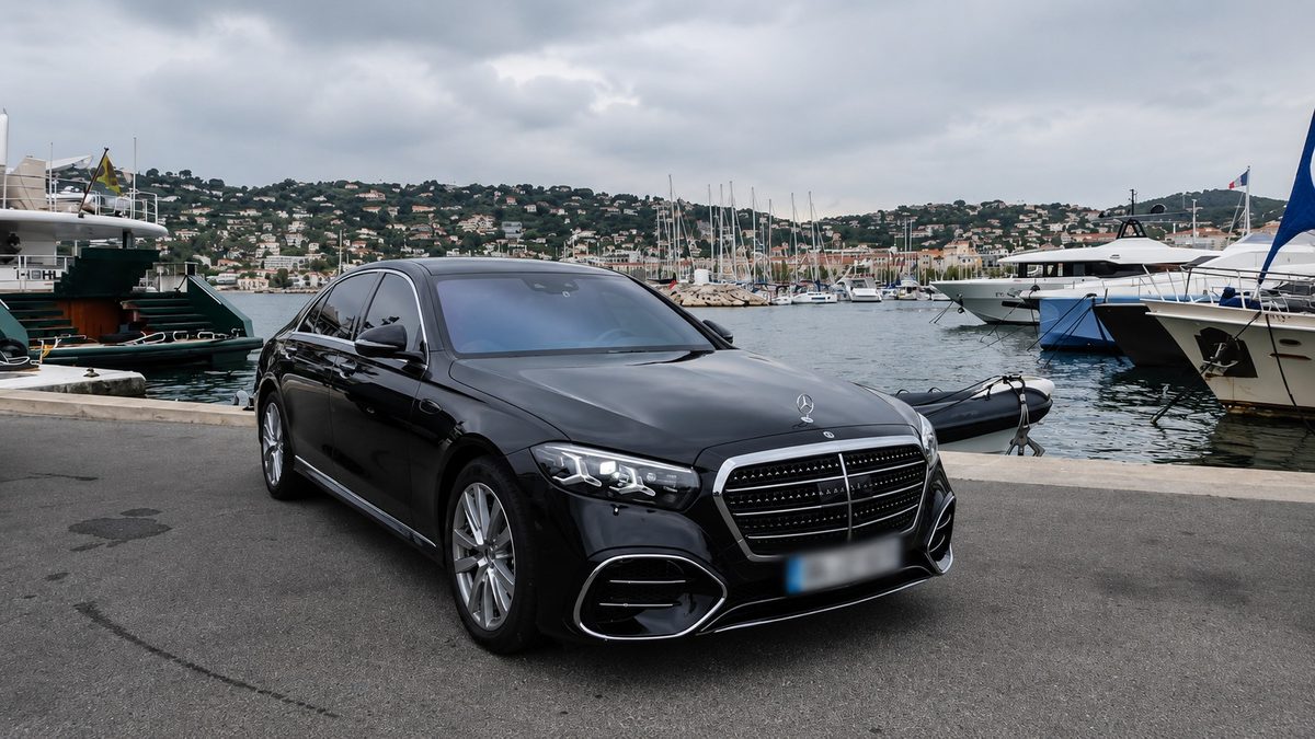 Mercedes-Benz S 500 4MATIC for rent on the French Riviera